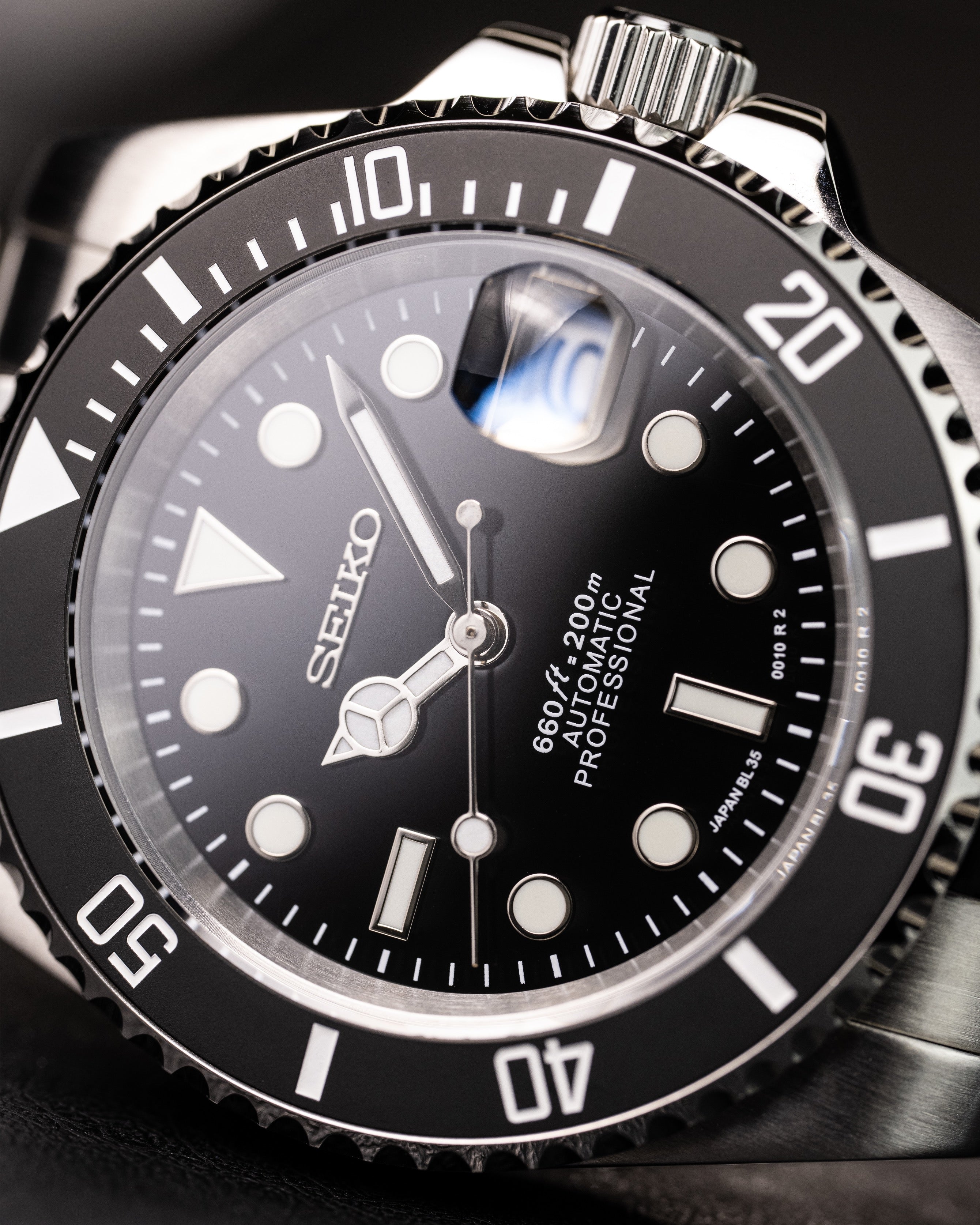 Seiko Mod Submariner – With Black Bezel And Dial Automatic Diver On Brushed Oyster-Style Bracelet6
