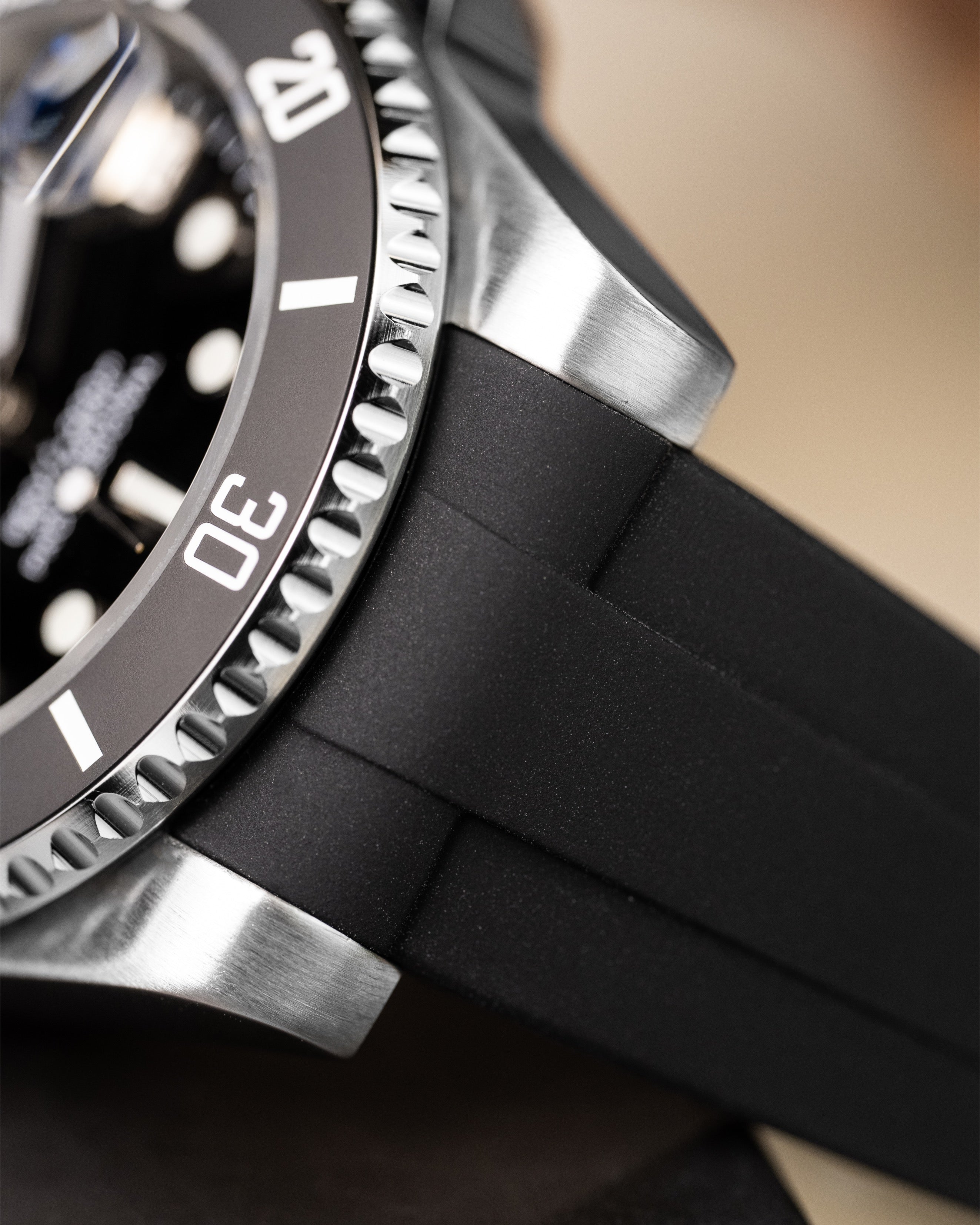 Seiko Submariner Homage – Mod Black Dial Dive Watch With Cyclops Date Rubber Strap2