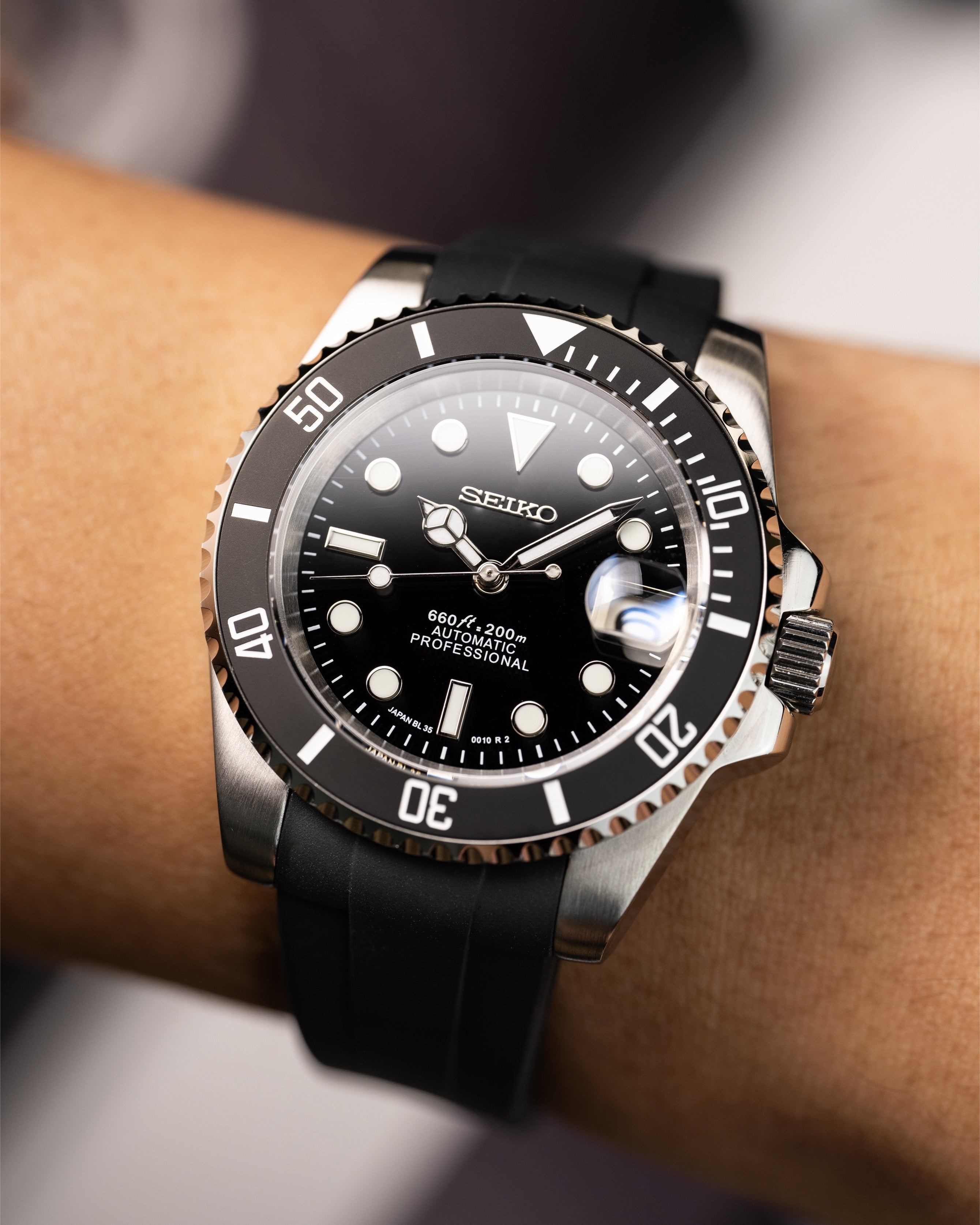 Seiko Submariner Homage – Mod Black Dial Dive Watch With Cyclops Date Rubber Strap5