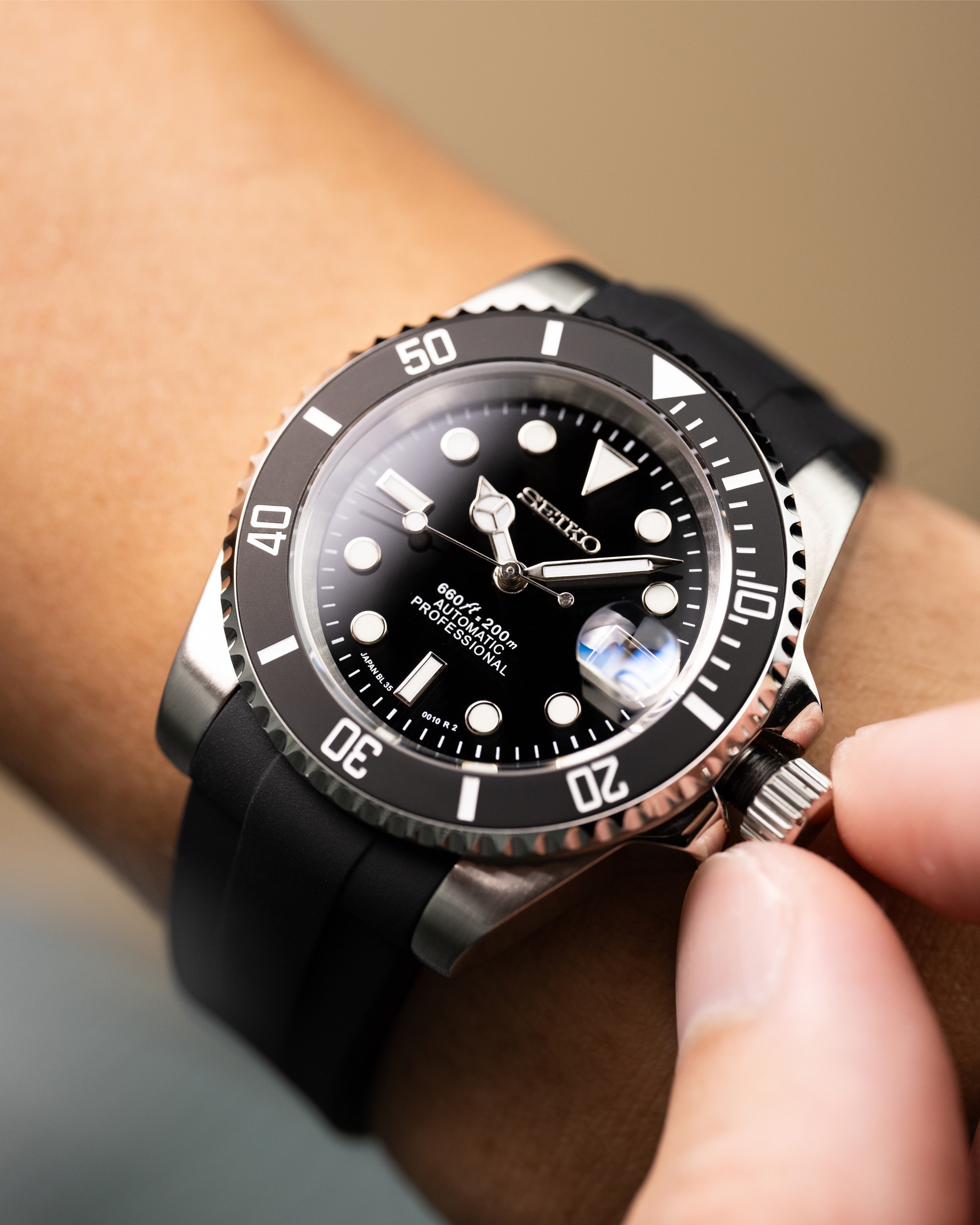 Seiko Submariner Homage – Mod Black Dial Dive Watch With Cyclops Date Rubber Strap8