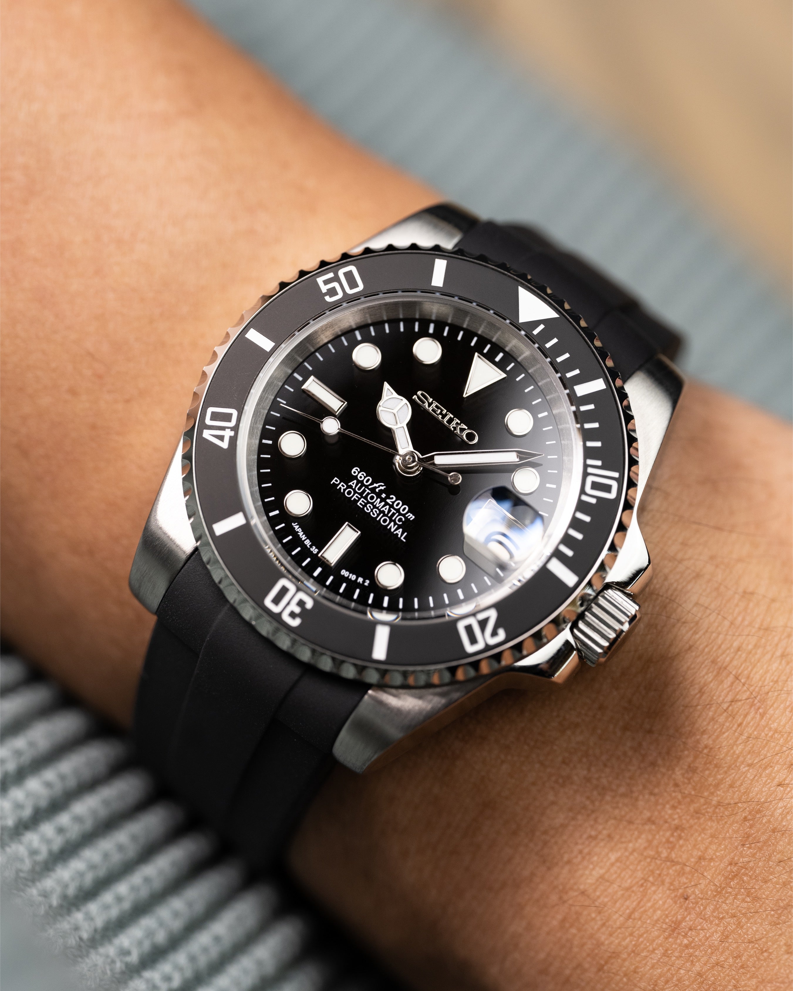 Seiko Submariner Homage – Mod Black Dial Dive Watch With Cyclops Date Rubber Strap9