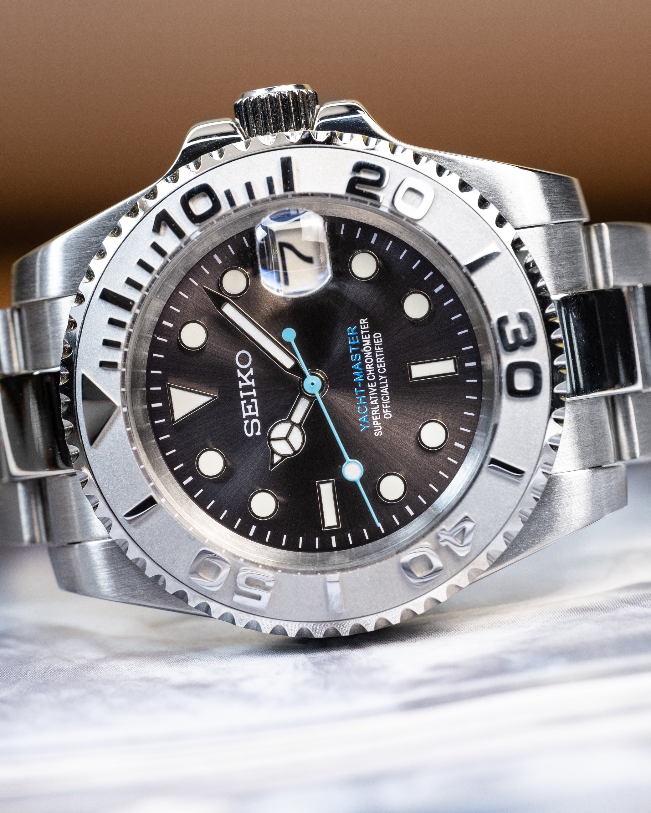 Seiko Yacht Master – Homage Mod Rhodium Dial Dive Watch With Cyclops Date3