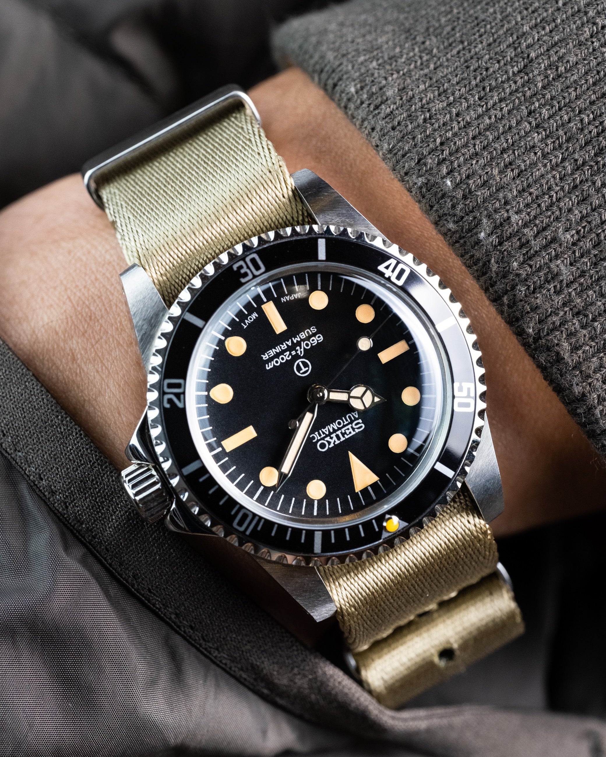 Vintage Seiko 5513 Submariner Mod – With Patina Gilt Markers Matte Black Dial Khaki Nato Strap