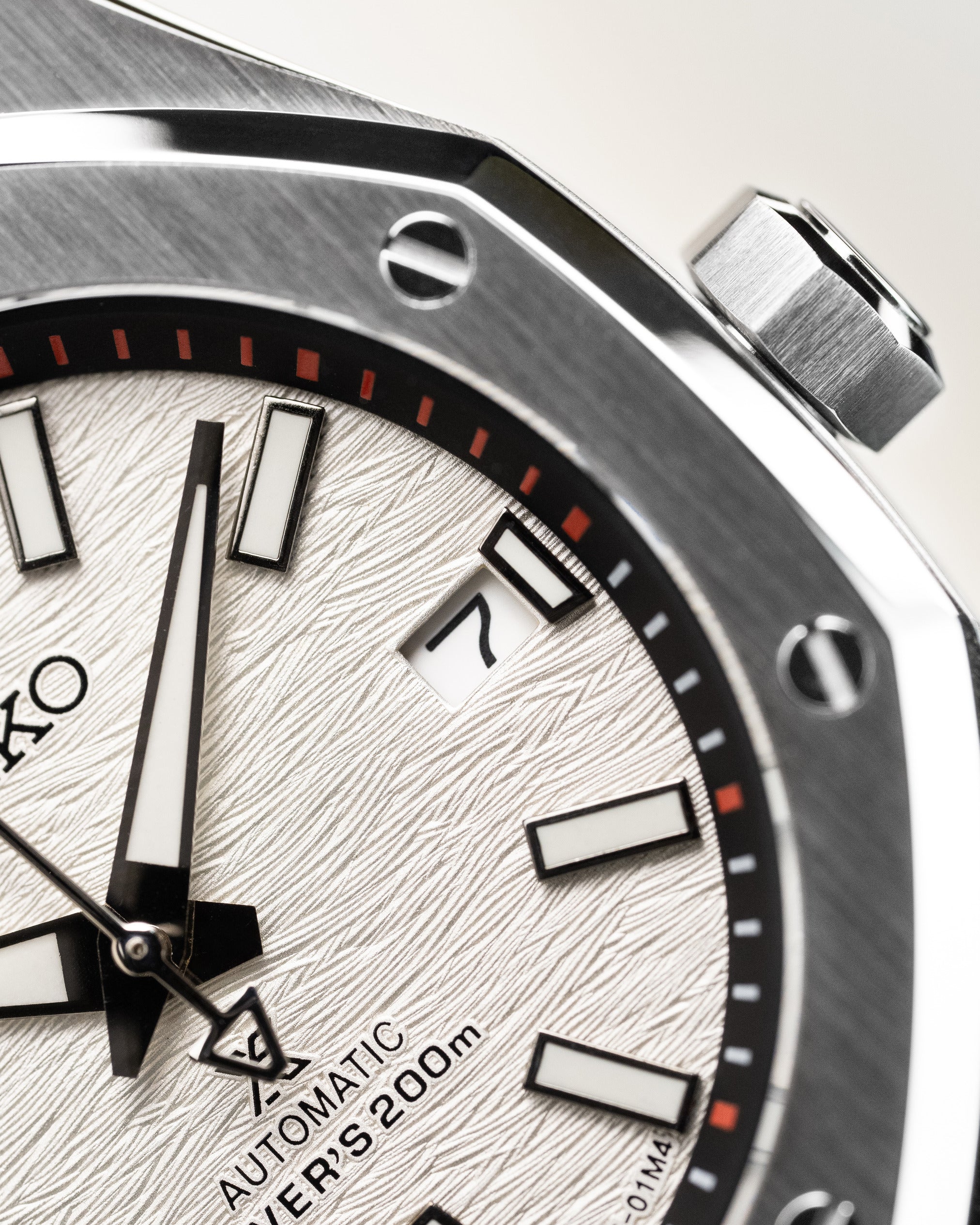 Custom Seiko Mod – AP Royal Oak Wave White Textured Dial Red Rubber Strap Brushed Steel Octagonal Case Red Rubber Strap