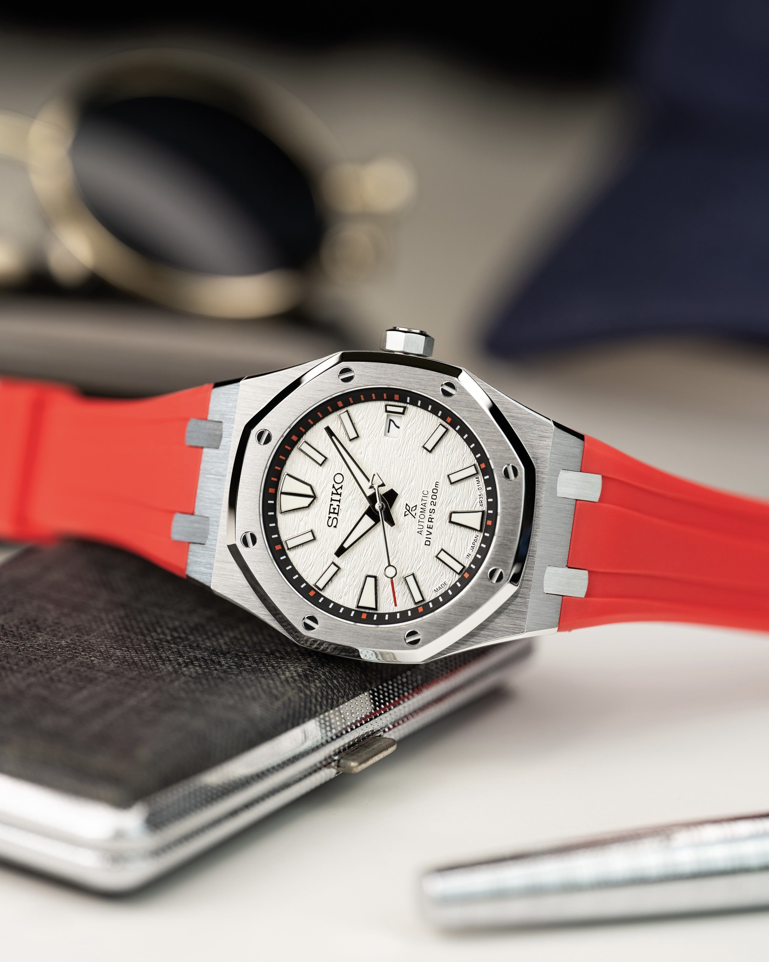 Custom Seiko Mod – AP Royal Oak Wave White Textured Dial Red Rubber Strap Brushed Steel Octagonal Case Red Rubber Strap