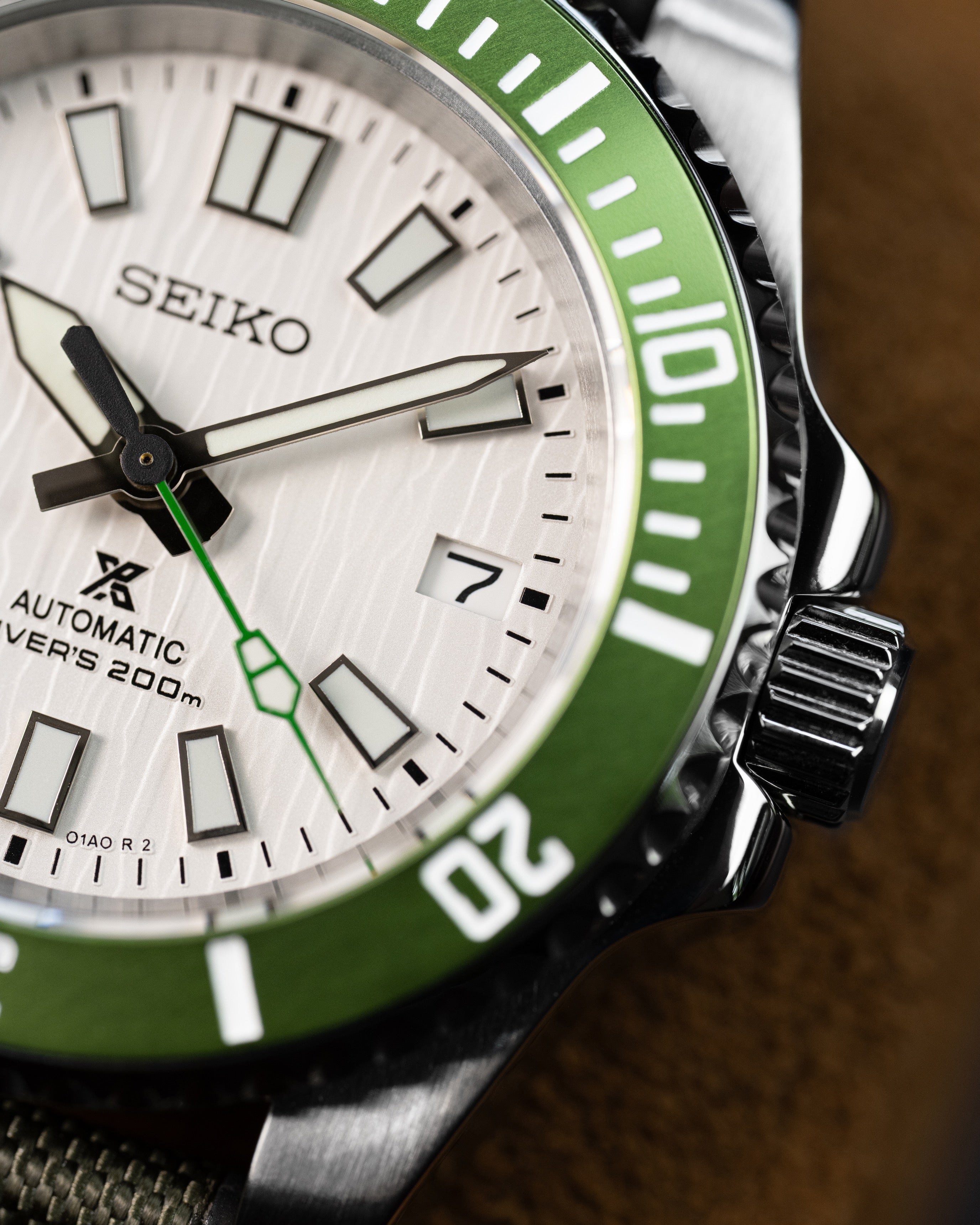 Custom Seiko Mod – Submariner Birch Textured White Dial Neon Green Bezel Olive Canvas Strap Green Seconds Hand3