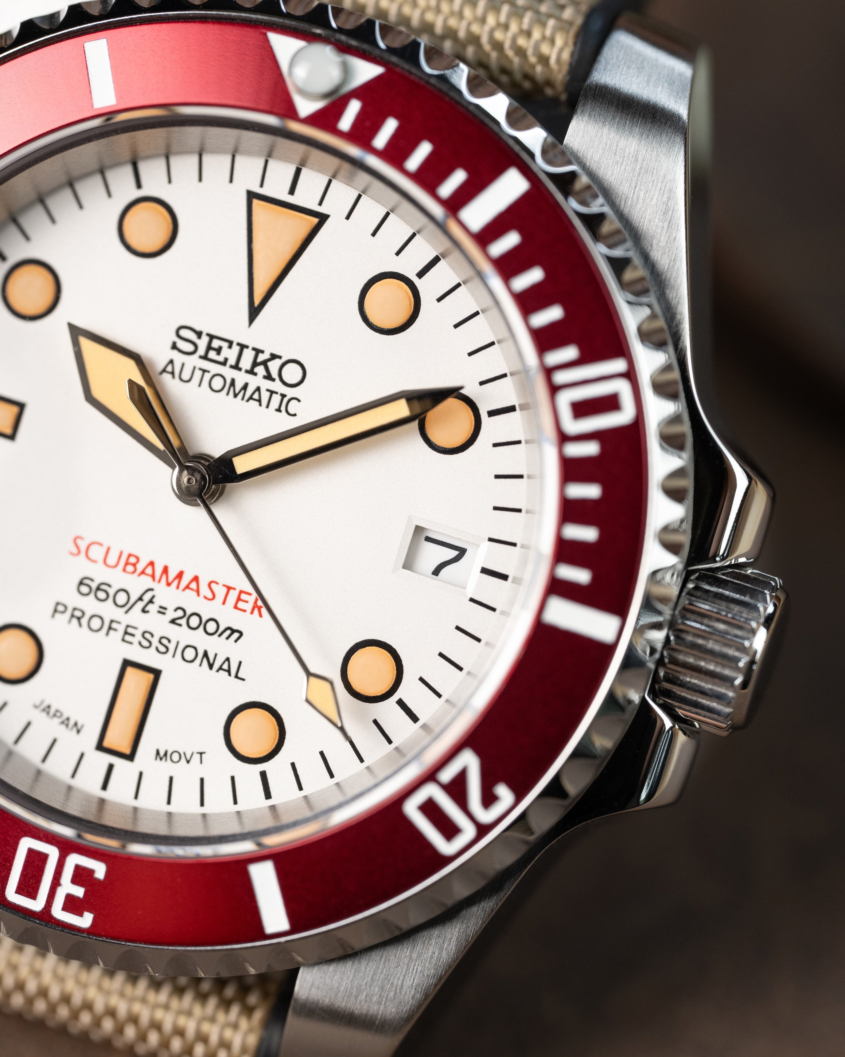 Custom Seiko Mod – Submariner Scubamaster Watch With White Dial Red Bezel Vintage Lume Markers Khaki Canvas Strap8