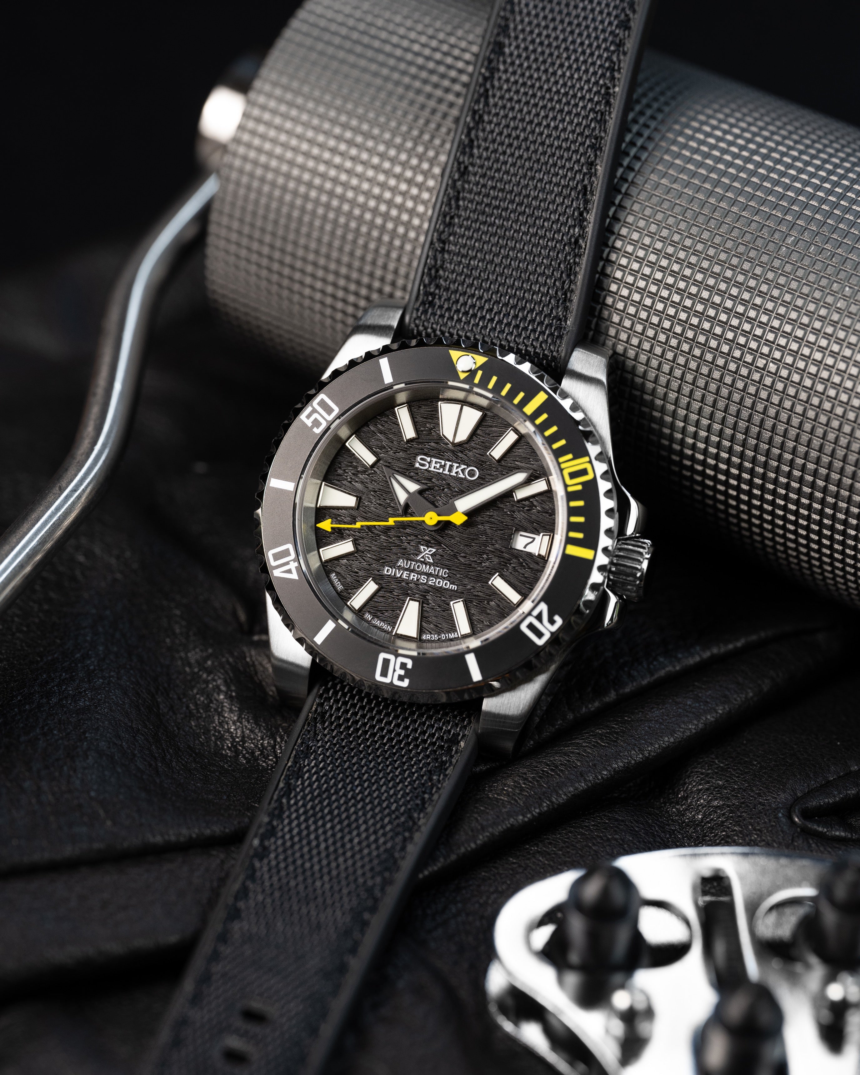 Custom Submariner Seiko – Mod With Lightning Yellow Seconds Hand Black Wave Dial Yellow Accents And Seigaiha Wave Rotor Canvas Strap2