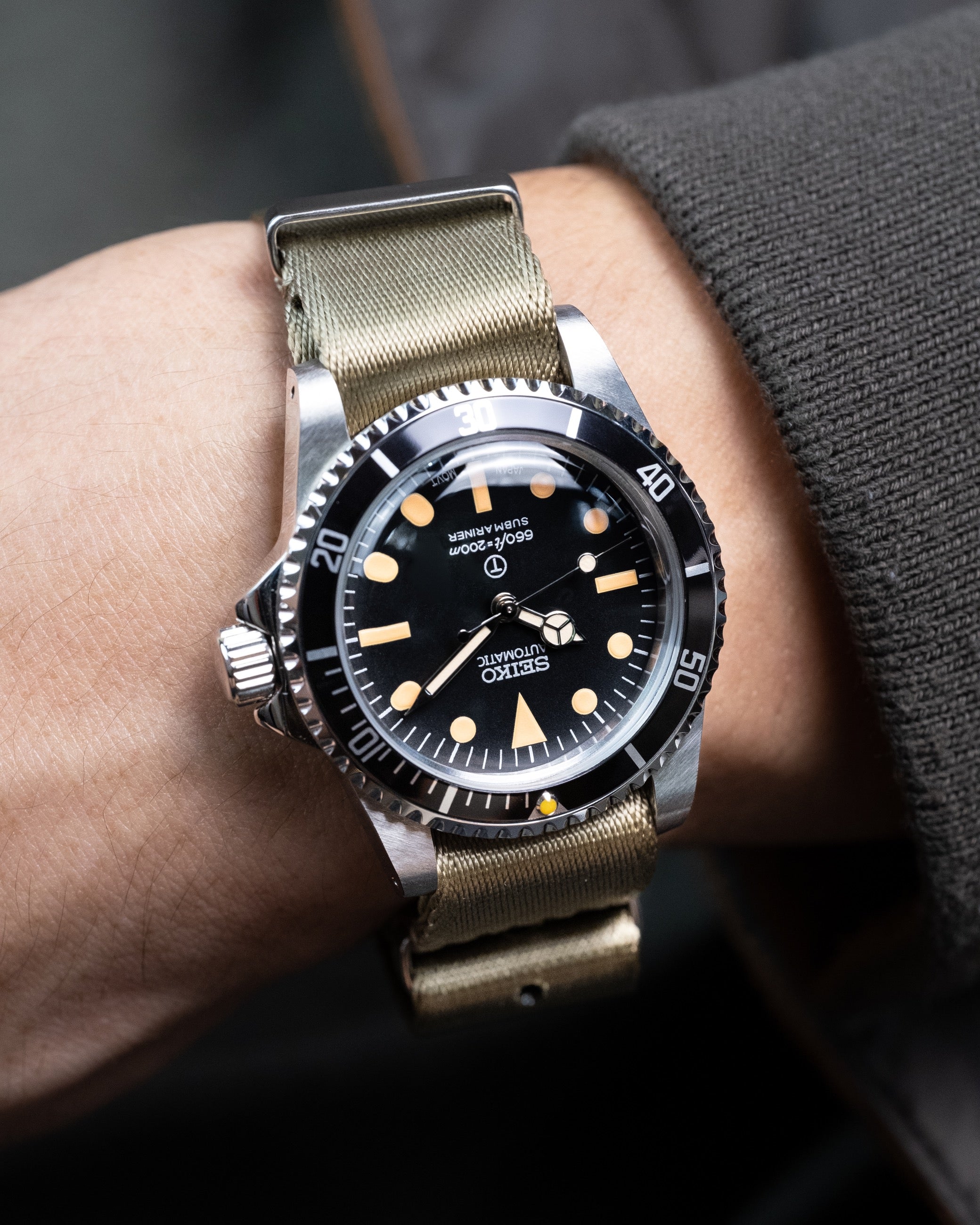 Vintage Seiko 5513 Submariner Mod – With Patina Gilt Markers Matte Black Dial Khaki Nato Strap